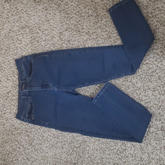 3/$15 BDG High Waisted Jeans Size 28W - Picture 1 of 7